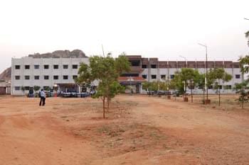 Sree Sevugan Annamalai College Devakottai Campus Building photo 1